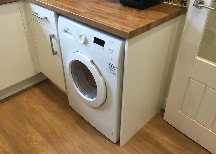Churstonbnb, Private Flat Within Family Home, Bolton