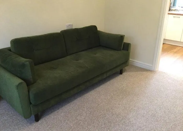 Churstonbnb, Private Flat Within Family Home, Bolton