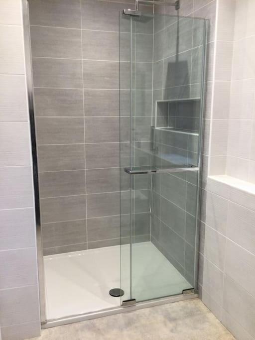 Apartment Churstonbnb, Private Flat Within Family Home, Bolton Lostock