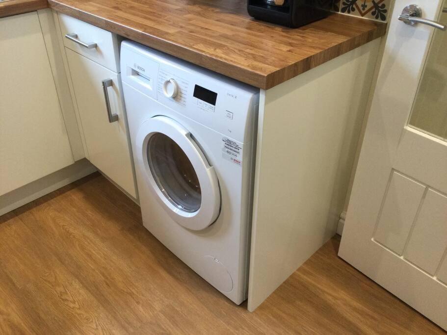 Churstonbnb, Private Flat Within Family Home, Bolton Apartment Lostock