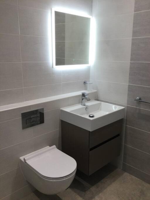 Apartment Churstonbnb, Private Flat Within Family Home, Bolton *
