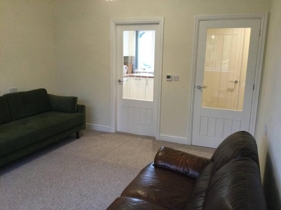 Churstonbnb, Private Flat Within Family Home, Bolton *