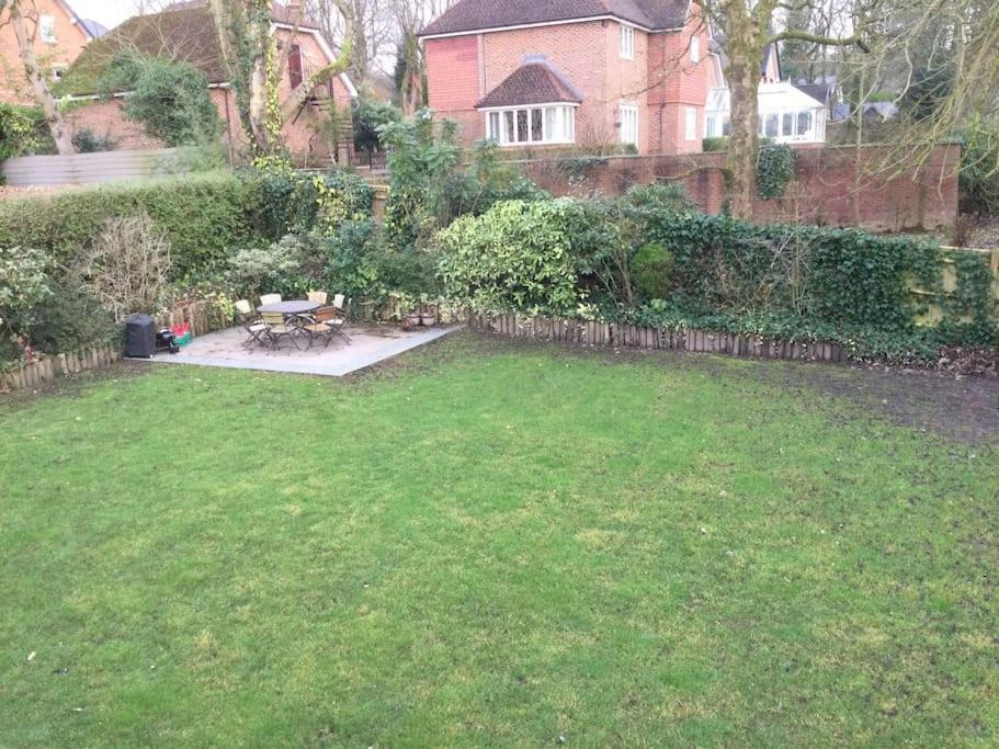 Churstonbnb, Private Flat Within Family Home, Bolton Apartment